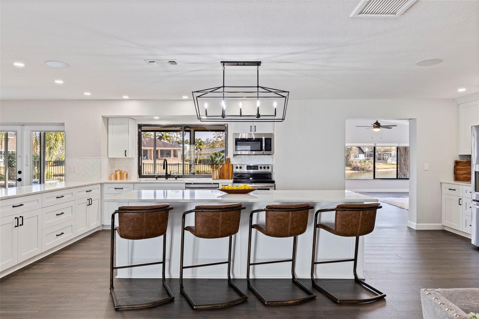 Listing photo id 5 for 8950 Baywood Park Drive