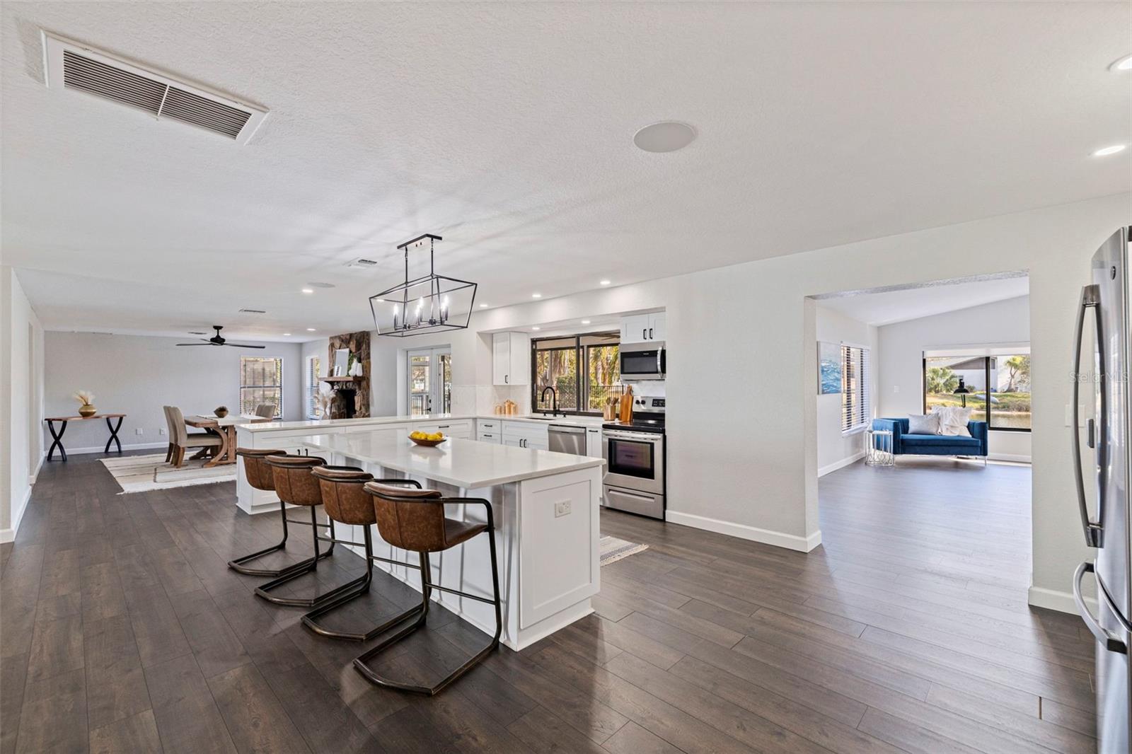 Listing photo id 6 for 8950 Baywood Park Drive