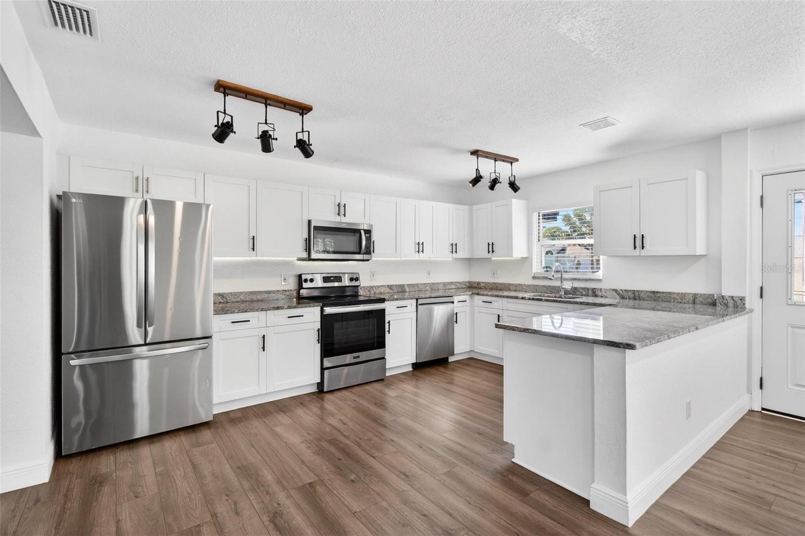 Image 7 of 42 For 2867 51st Avenue S