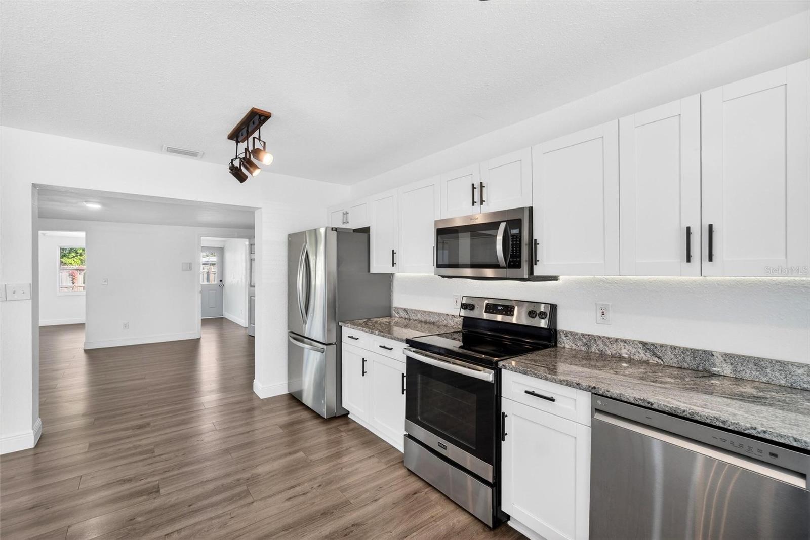 Image 8 of 42 For 2867 51st Avenue S