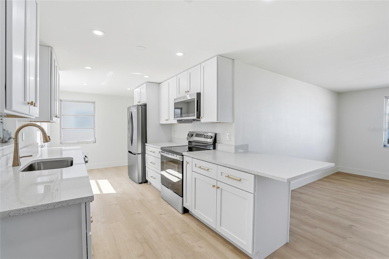 Image 10 of 46 For 4860 Shell Stream Boulevard