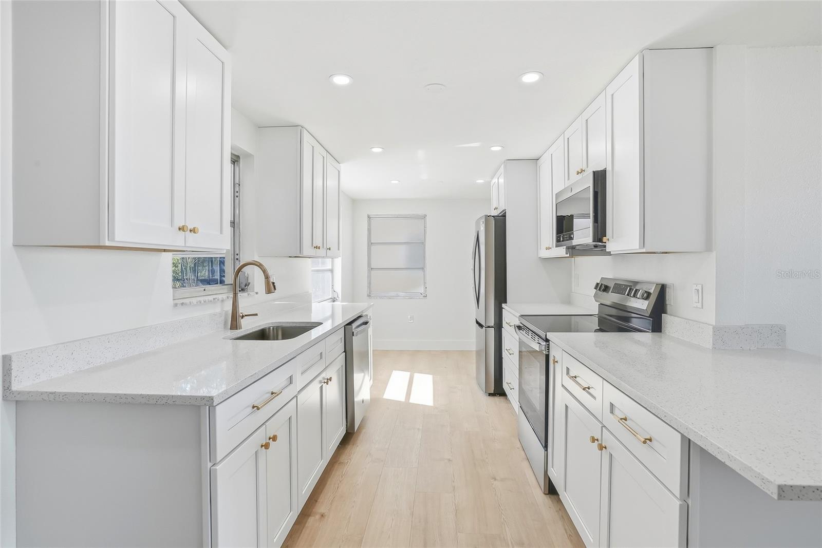 Image 11 of 46 For 4860 Shell Stream Boulevard