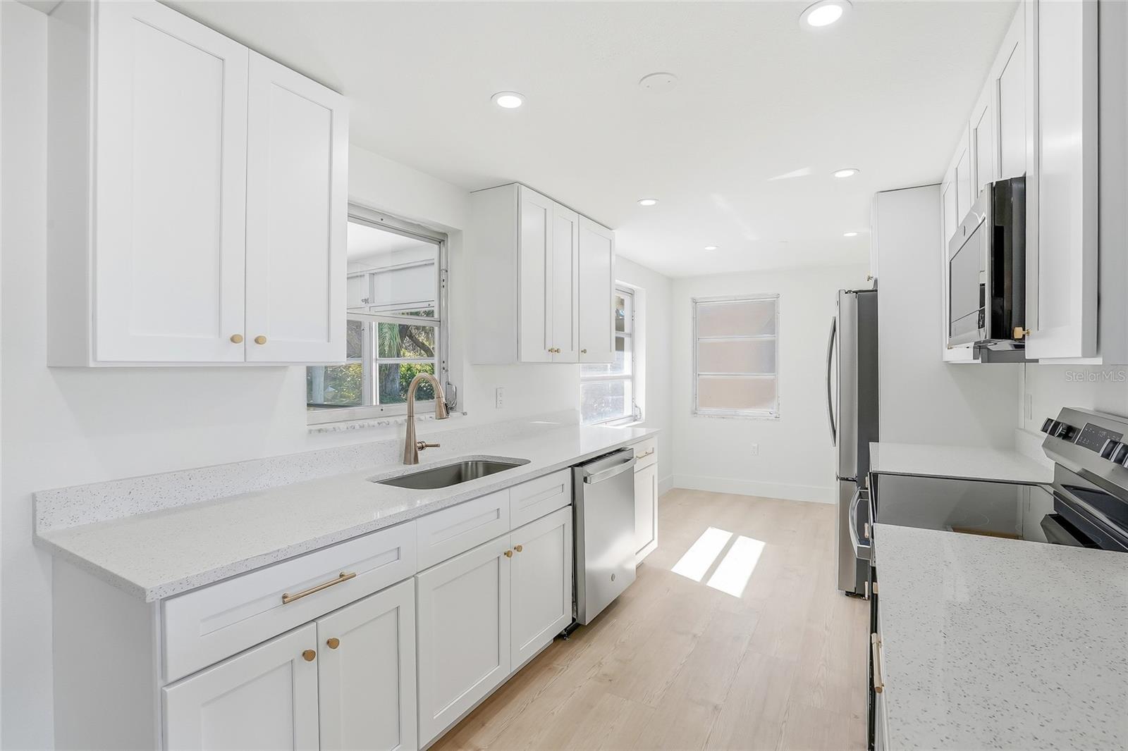 Image 12 of 46 For 4860 Shell Stream Boulevard