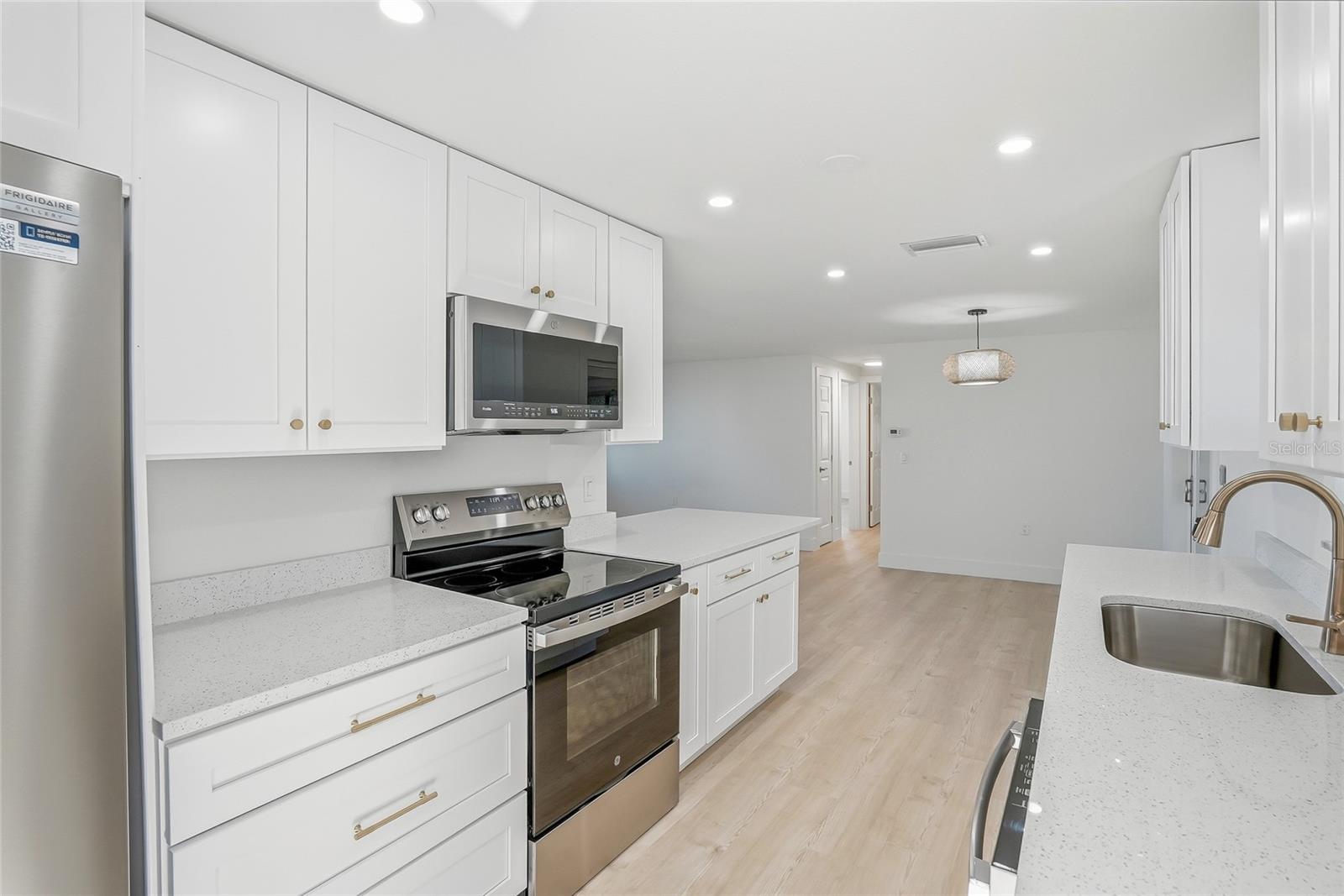 Image 13 of 46 For 4860 Shell Stream Boulevard