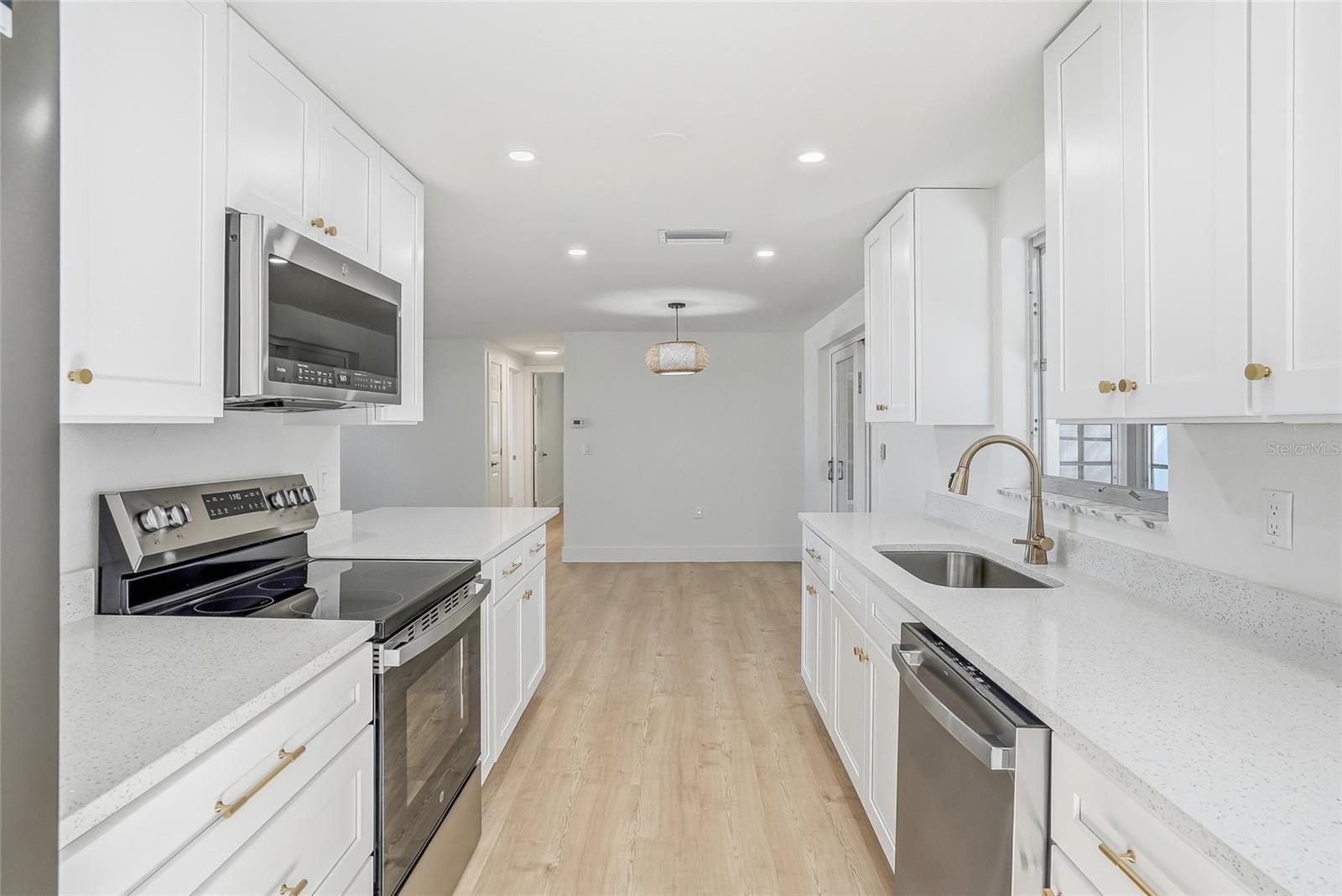 Image 14 of 46 For 4860 Shell Stream Boulevard