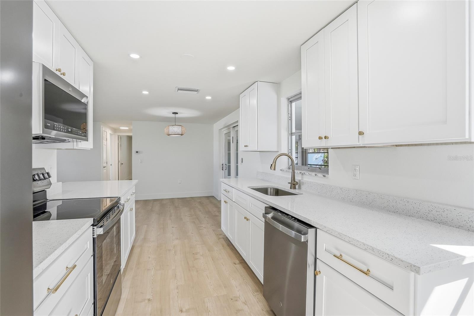 Image 15 of 46 For 4860 Shell Stream Boulevard