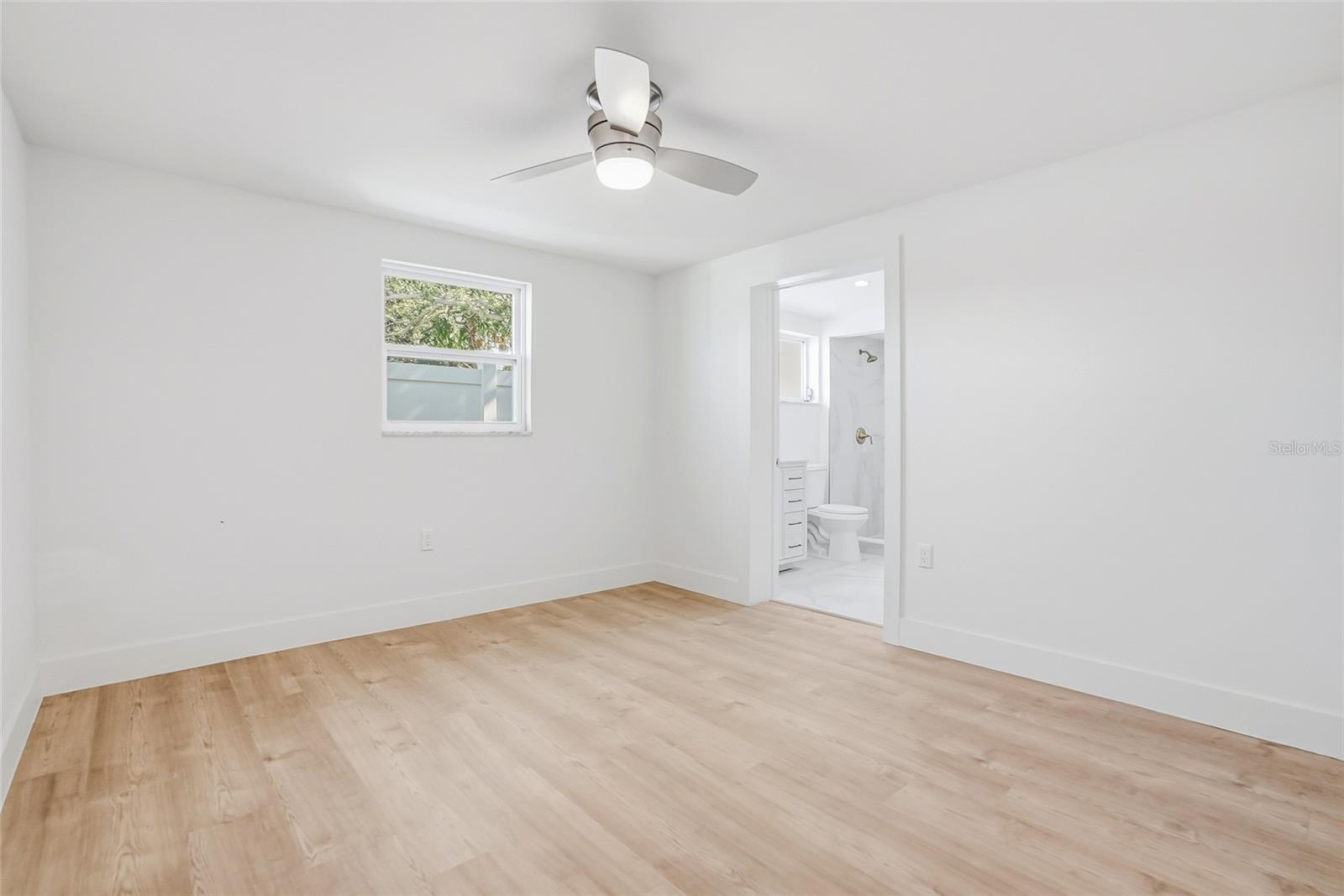 Image 18 of 46 For 4860 Shell Stream Boulevard