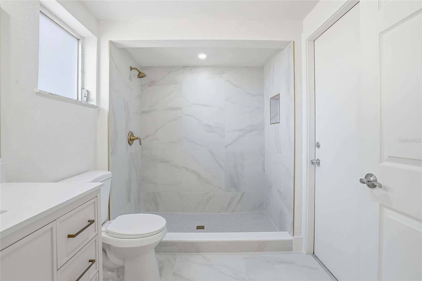 Image 22 of 46 For 4860 Shell Stream Boulevard