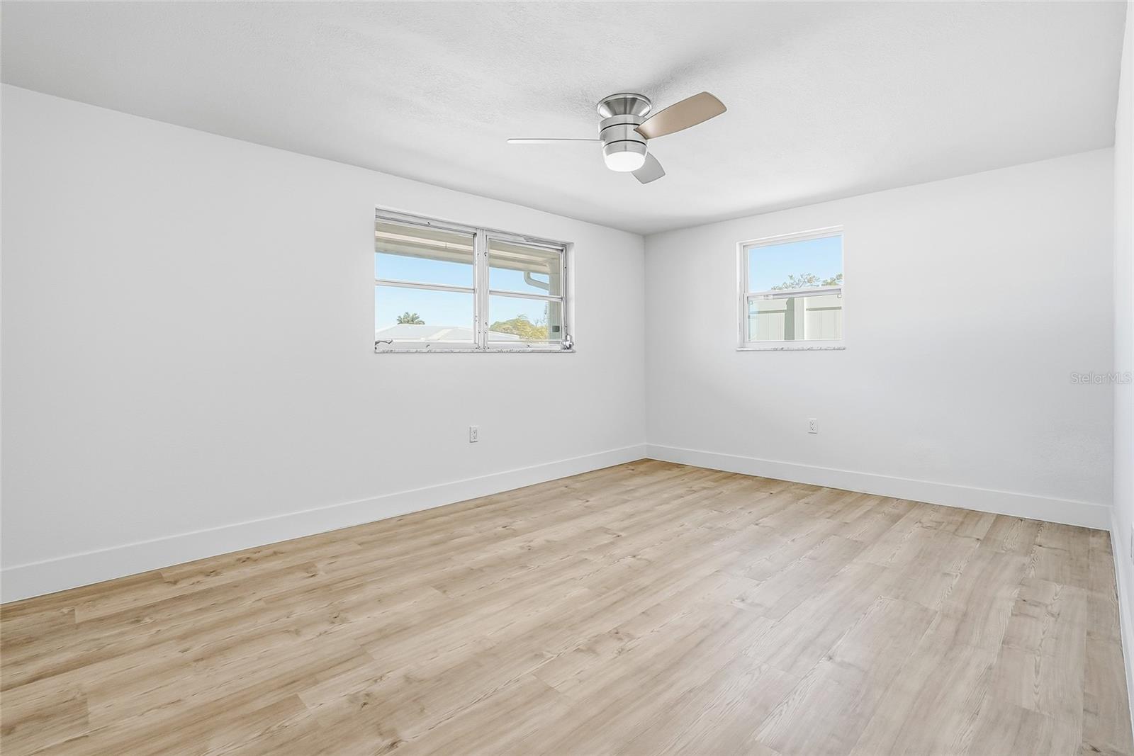 Image 24 of 46 For 4860 Shell Stream Boulevard