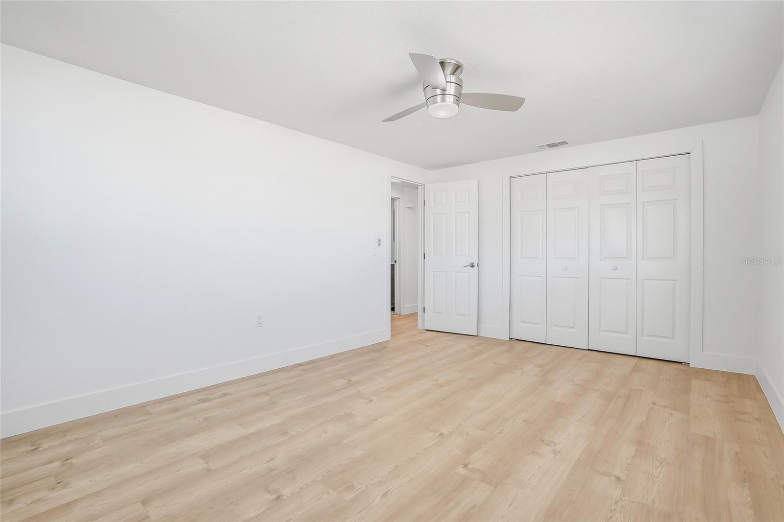 Image 25 of 46 For 4860 Shell Stream Boulevard