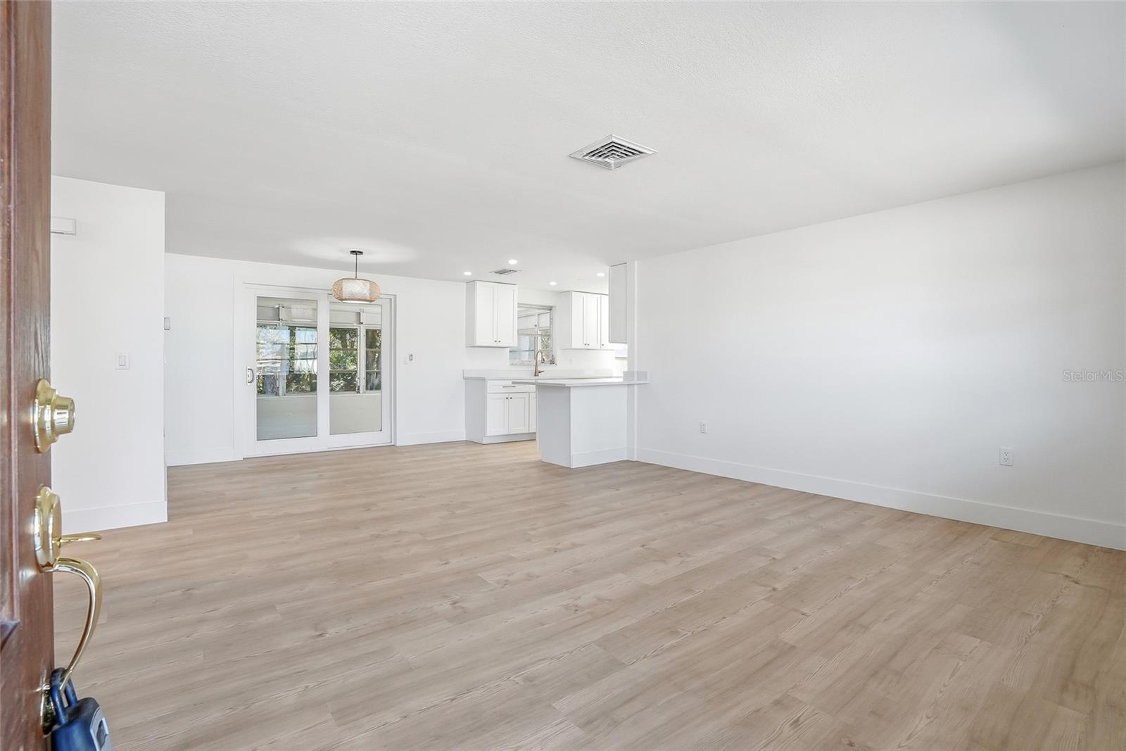 Image 4 of 46 For 4860 Shell Stream Boulevard