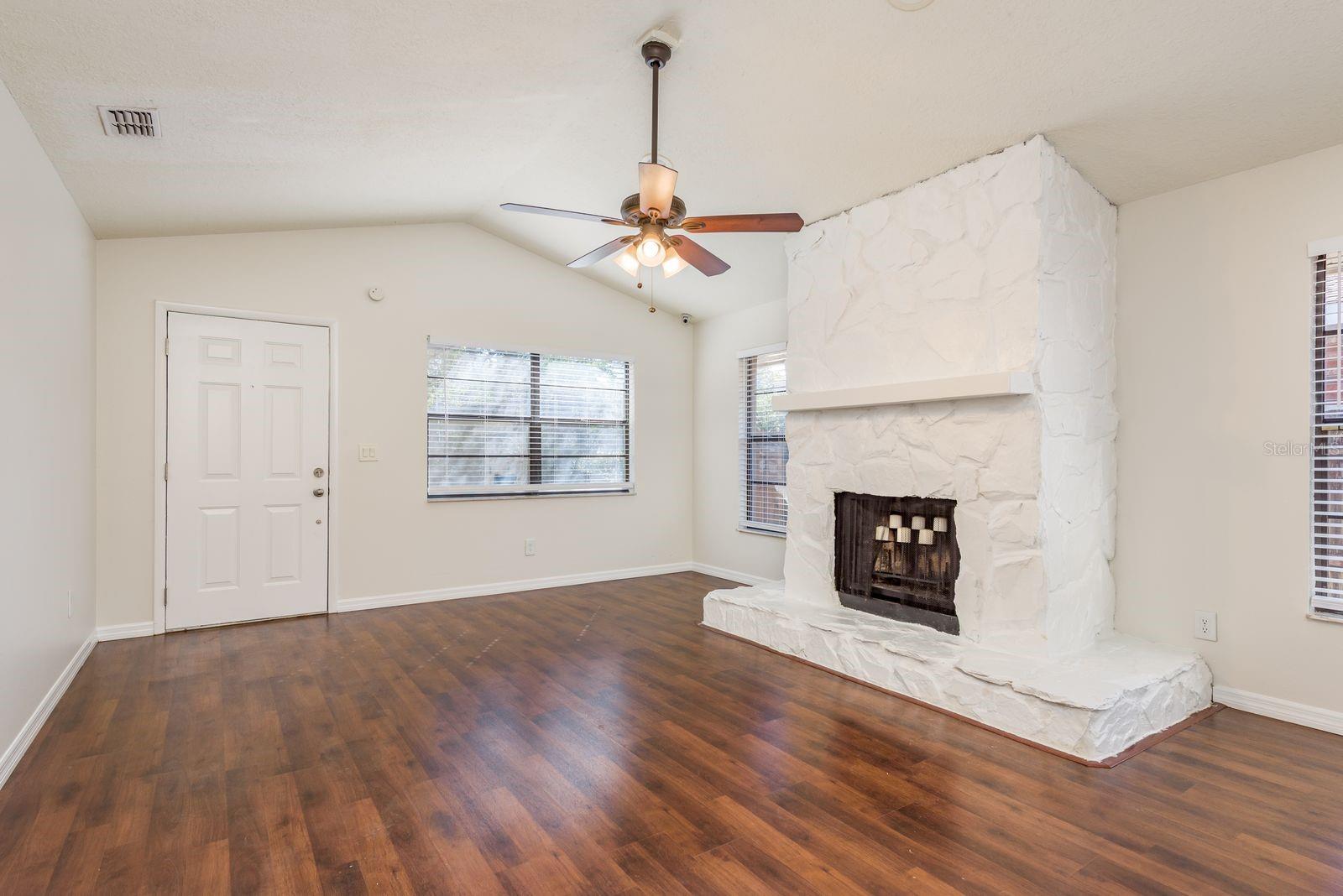 Image 4 of 34 For 550 Ontario Avenue