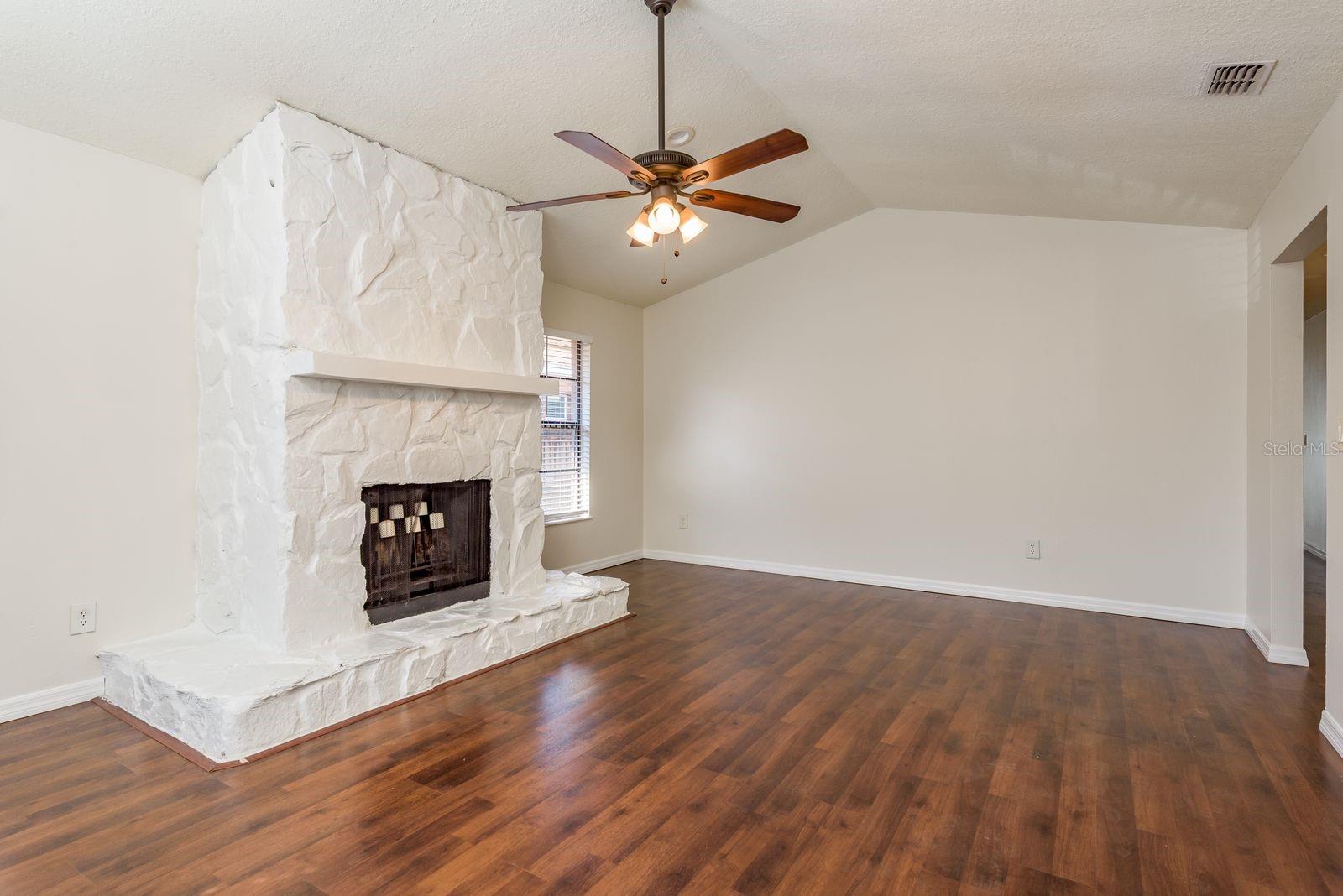 Image 6 of 34 For 550 Ontario Avenue