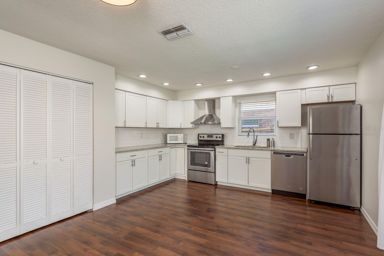 Image 9 of 34 For 550 Ontario Avenue