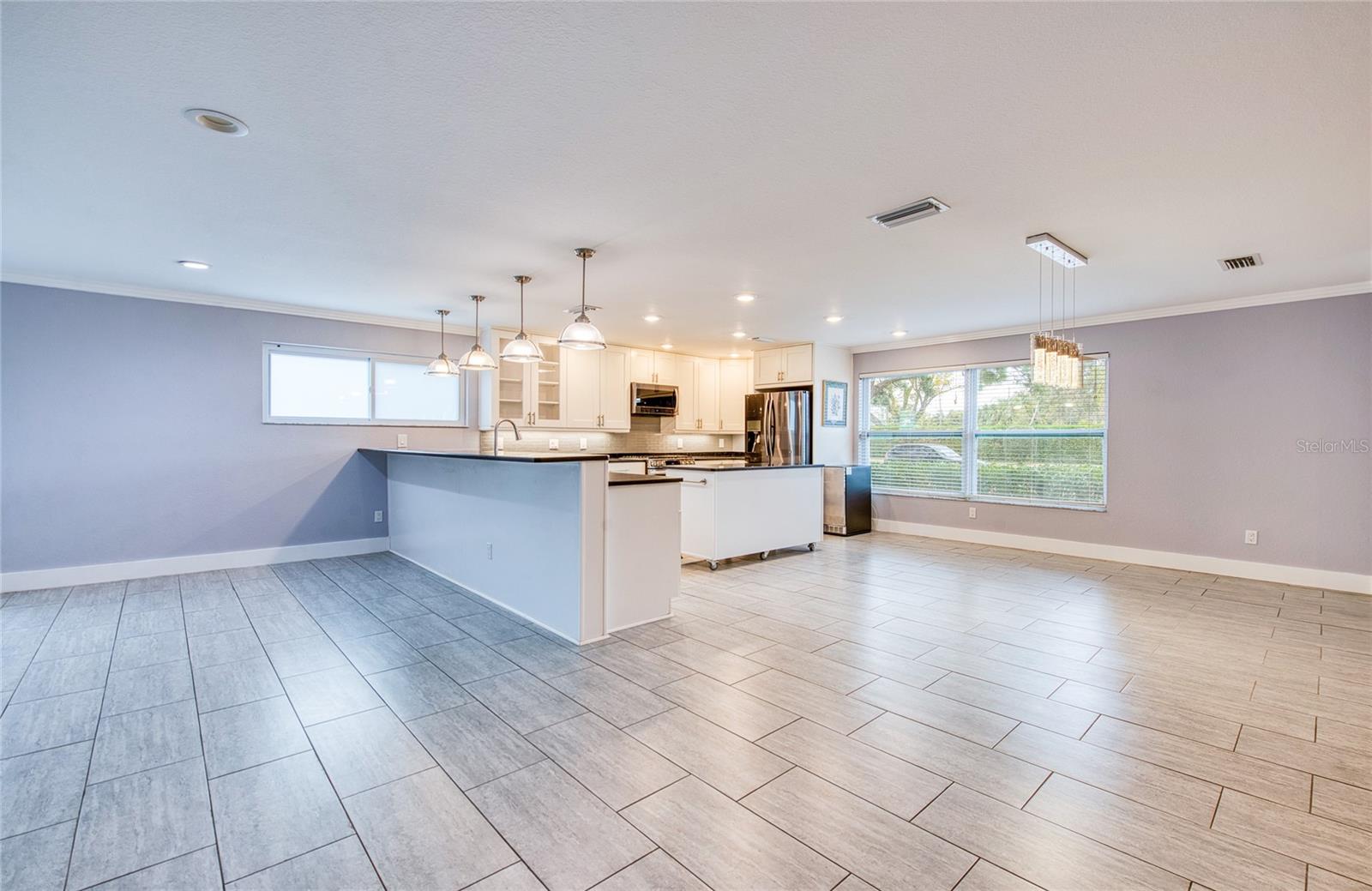 Listing photo id 8 for 6408 7th Avenue N