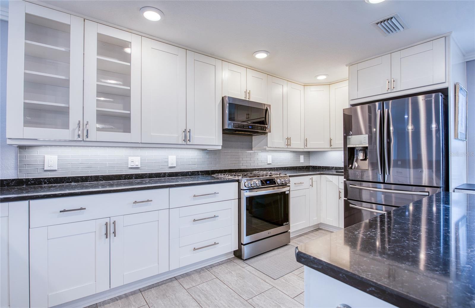 Listing photo id 12 for 6408 7th Avenue N