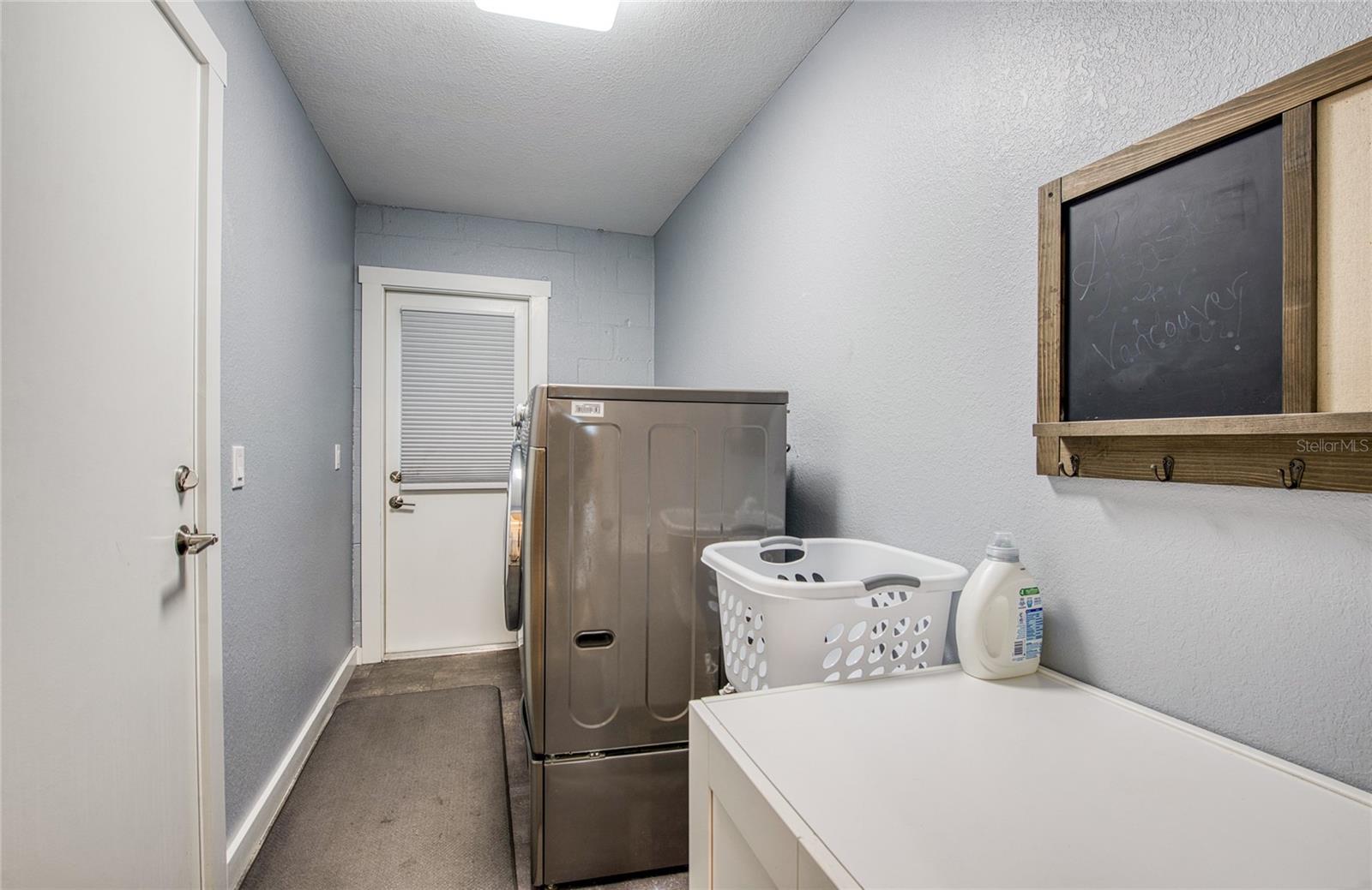 Listing photo id 19 for 6408 7th Avenue N