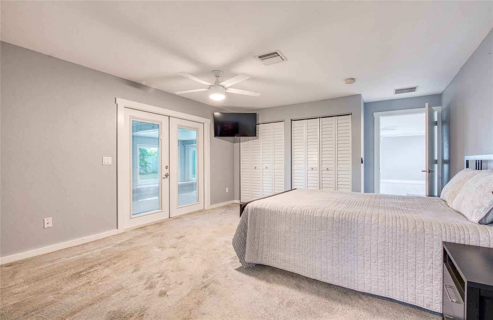 Listing photo id 22 for 6408 7th Avenue N