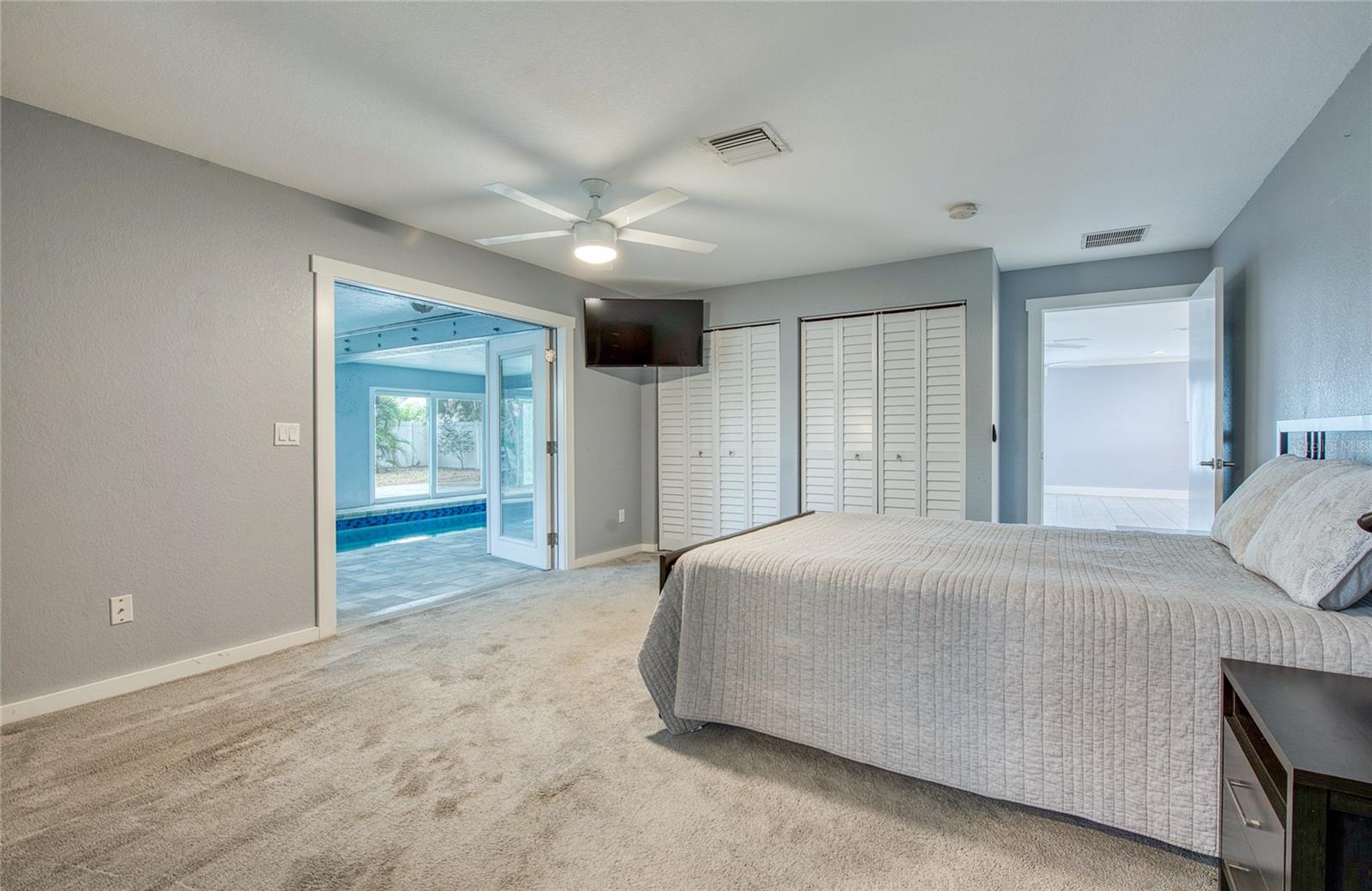 Listing photo id 23 for 6408 7th Avenue N