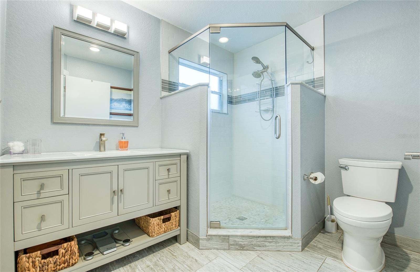 Listing photo id 24 for 6408 7th Avenue N