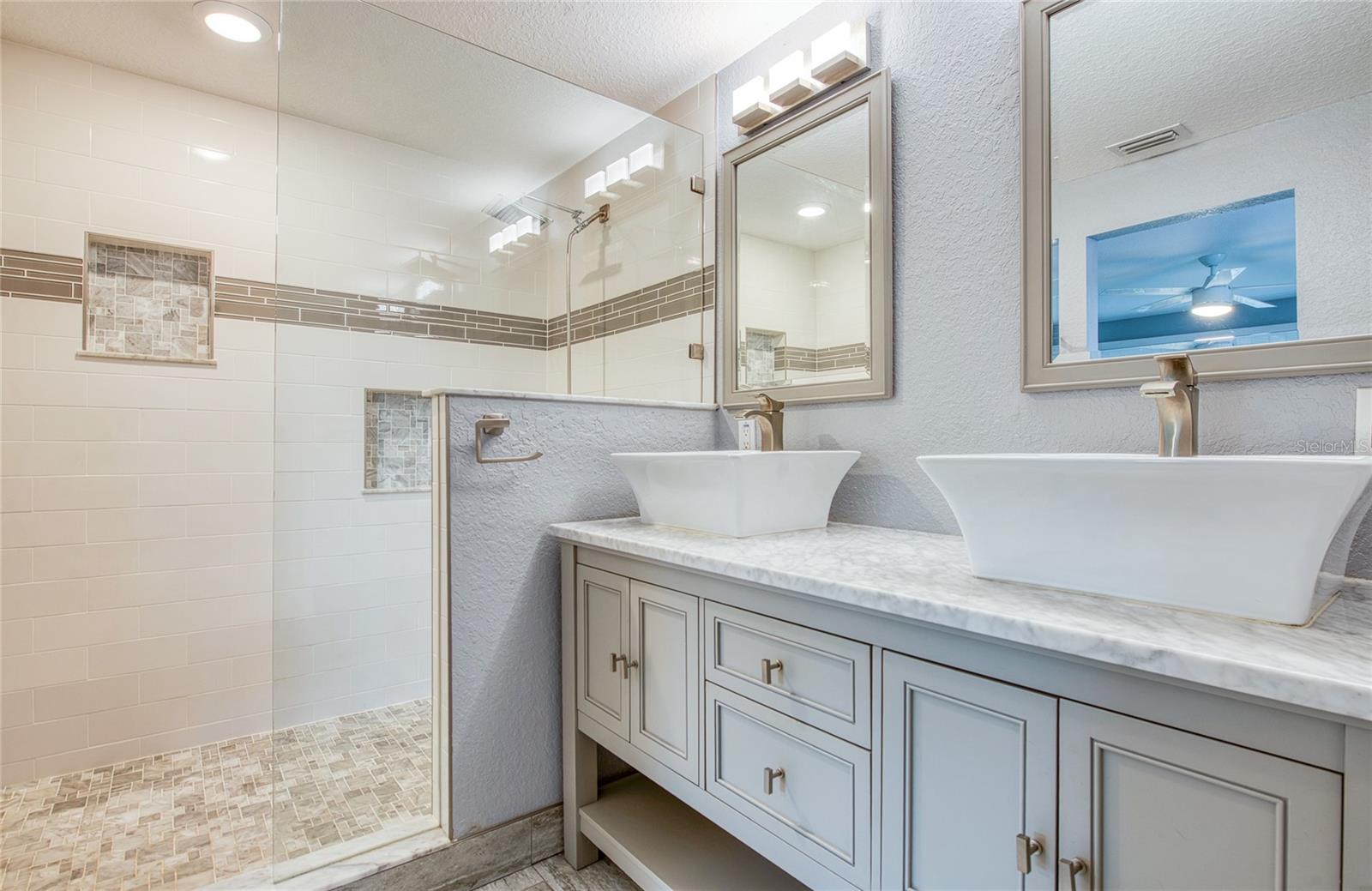 Listing photo id 31 for 6408 7th Avenue N