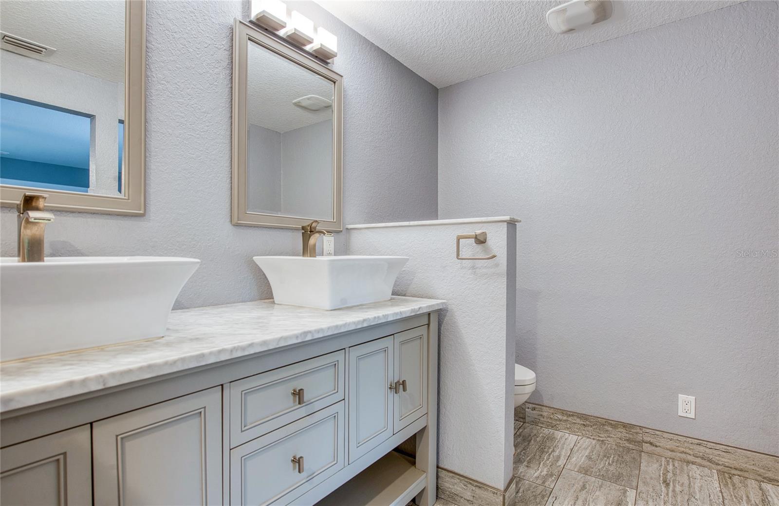 Listing photo id 32 for 6408 7th Avenue N