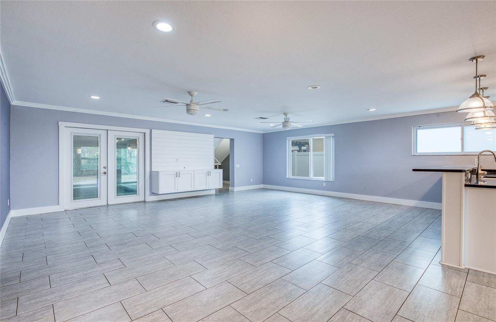 Listing photo id 3 for 6408 7th Avenue N