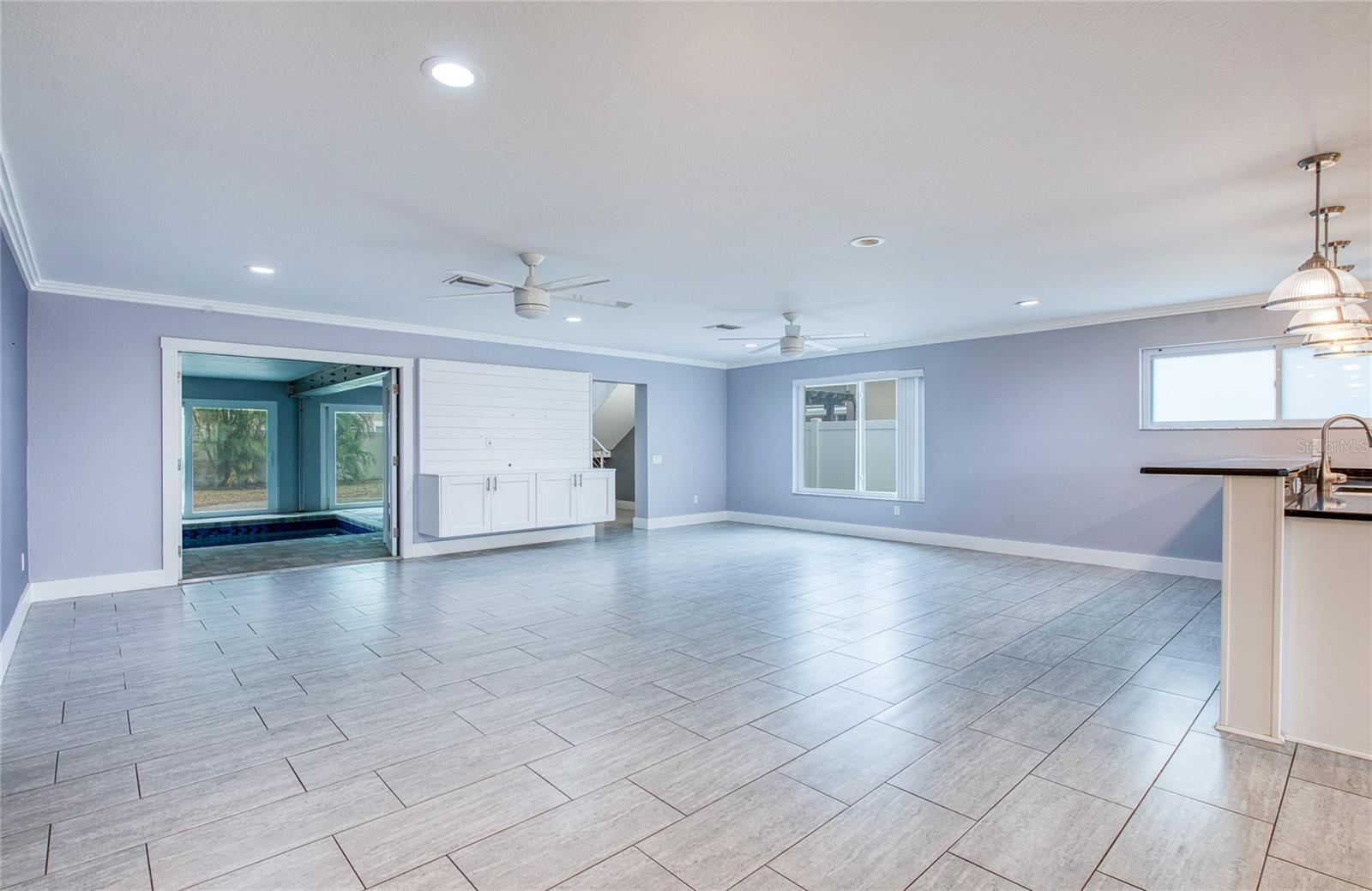 Listing photo id 4 for 6408 7th Avenue N