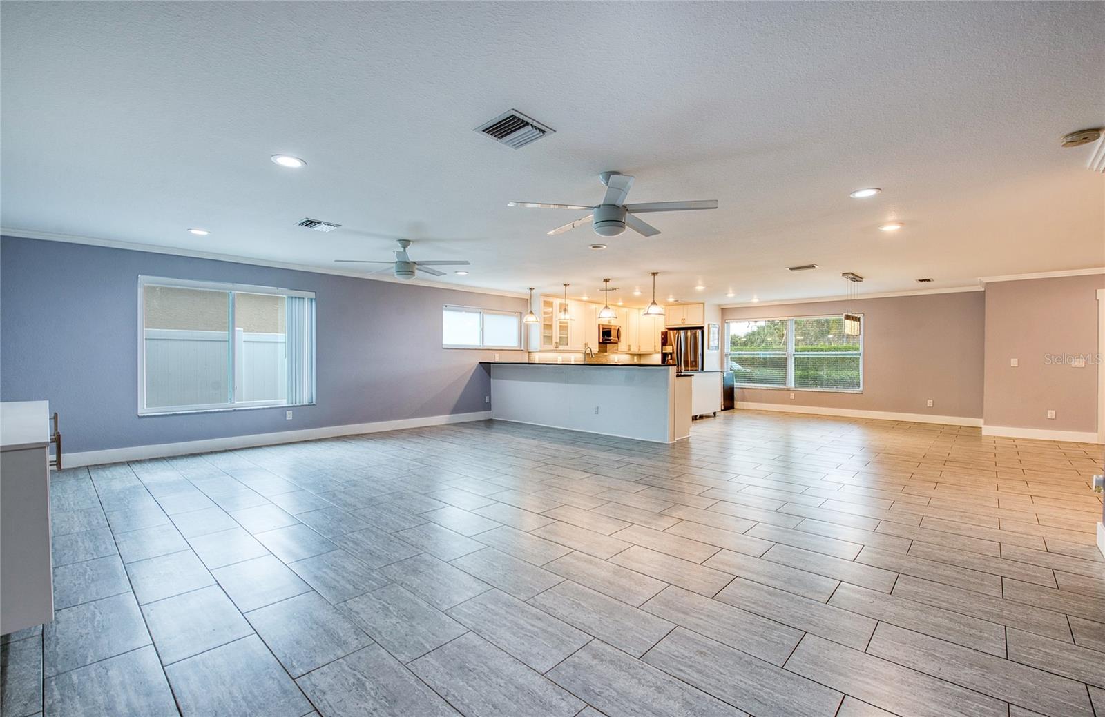 Listing photo id 7 for 6408 7th Avenue N