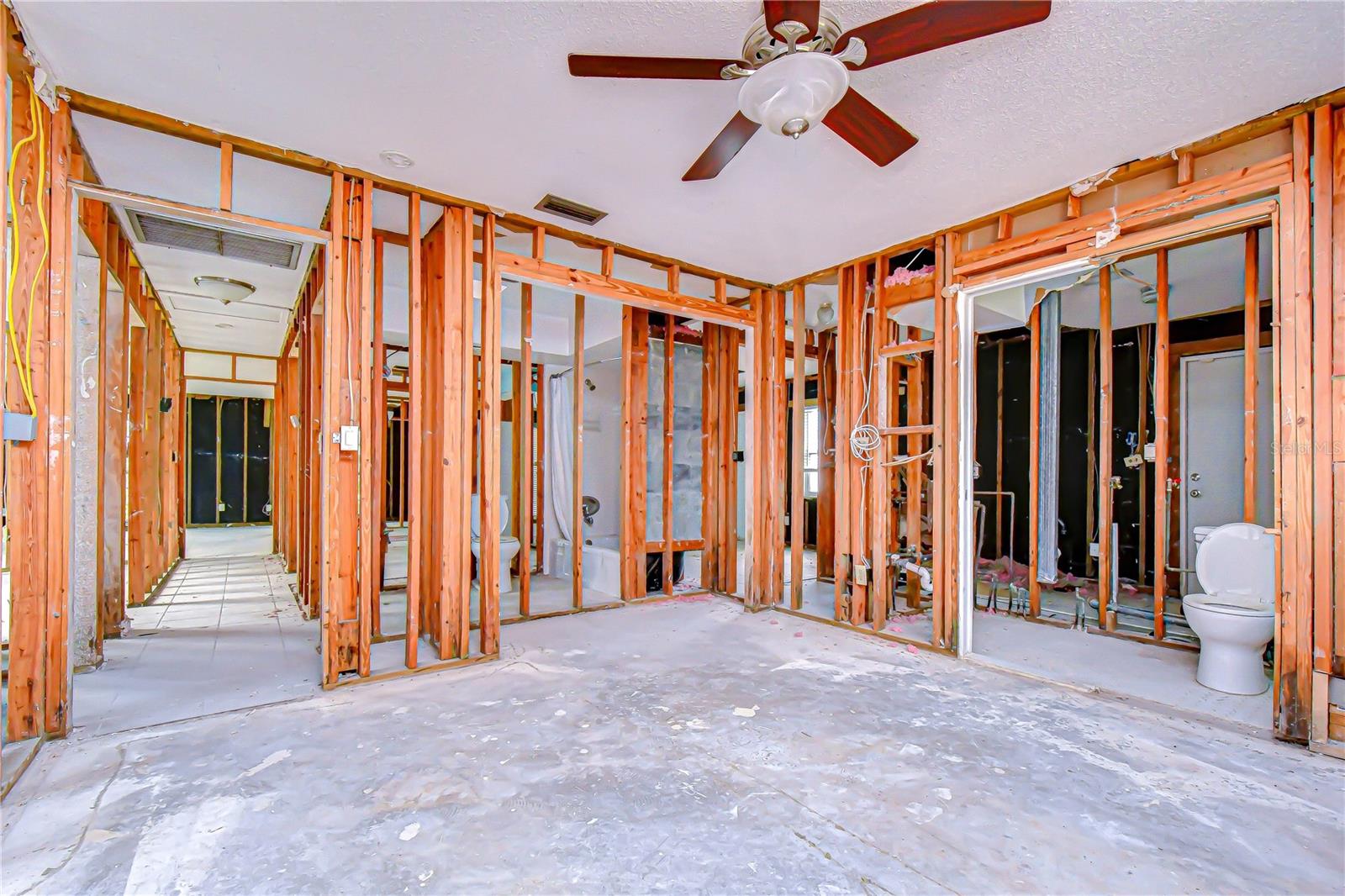 Listing photo id 7 for 615 Davis Boulevard