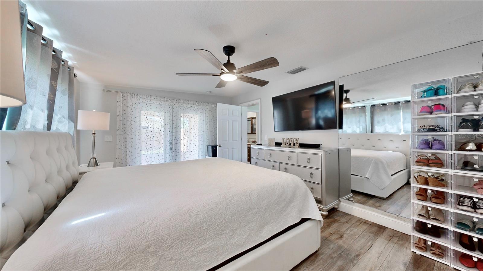 Image 27 of 41 For 6947 114th Street