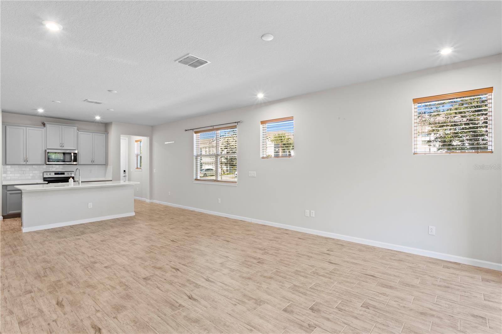 Image 15 of 44 For 8519 Primrose Willow Place