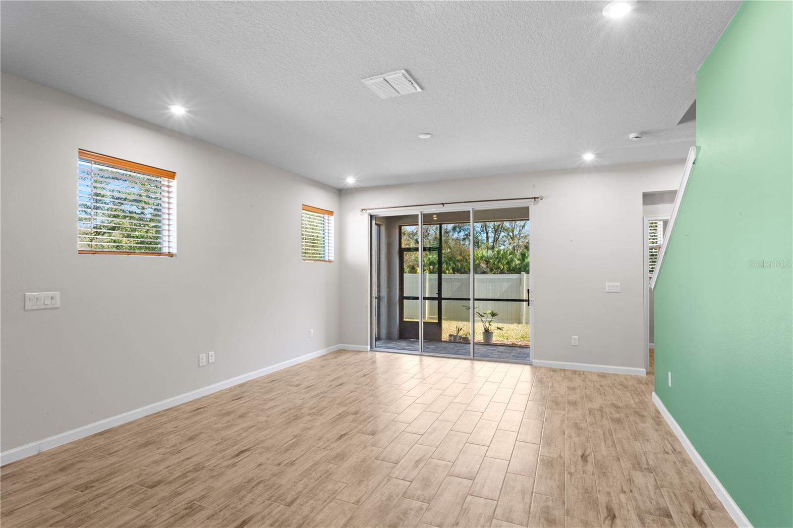 Image 19 of 44 For 8519 Primrose Willow Place