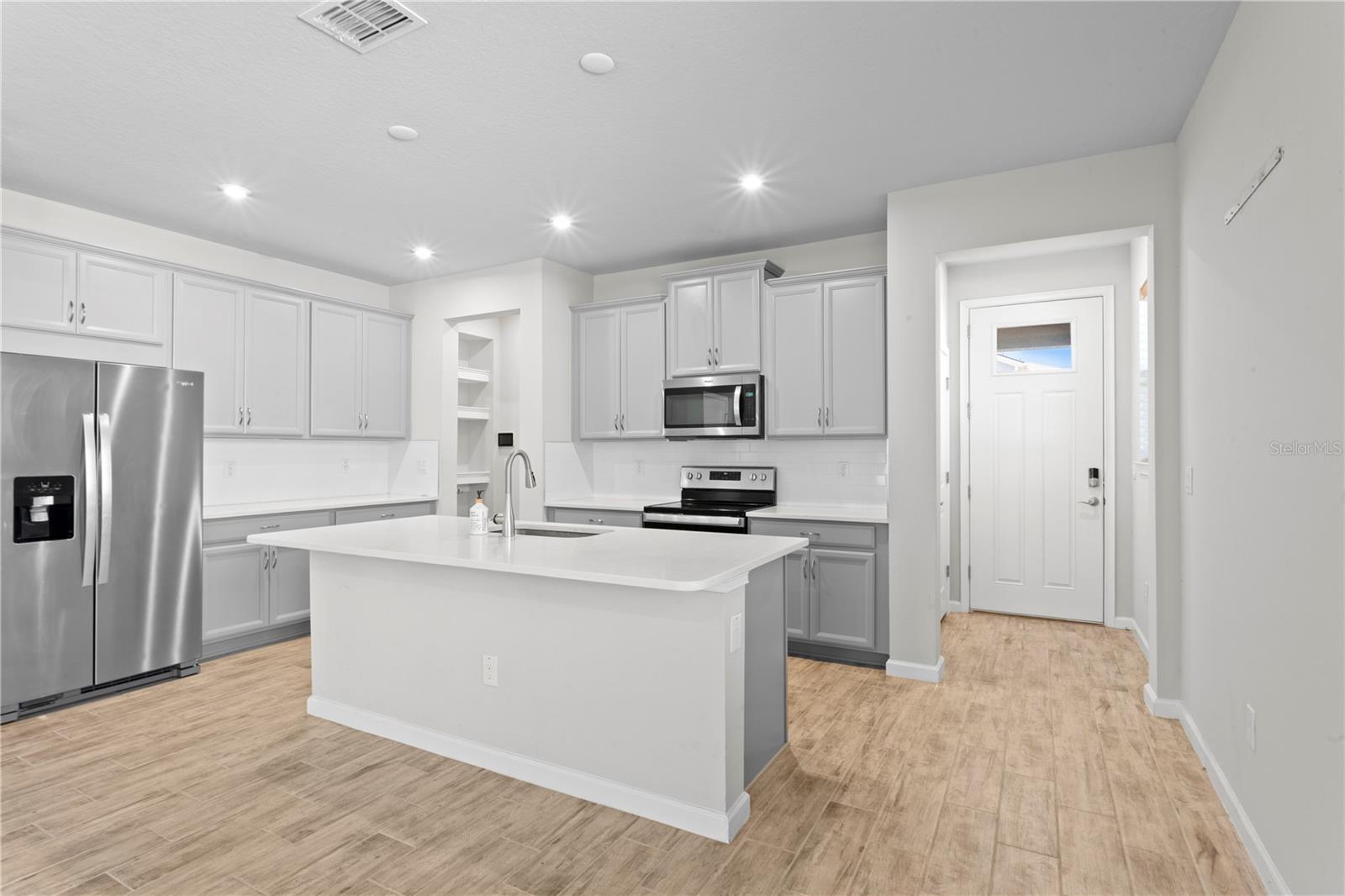 Image 6 of 44 For 8519 Primrose Willow Place