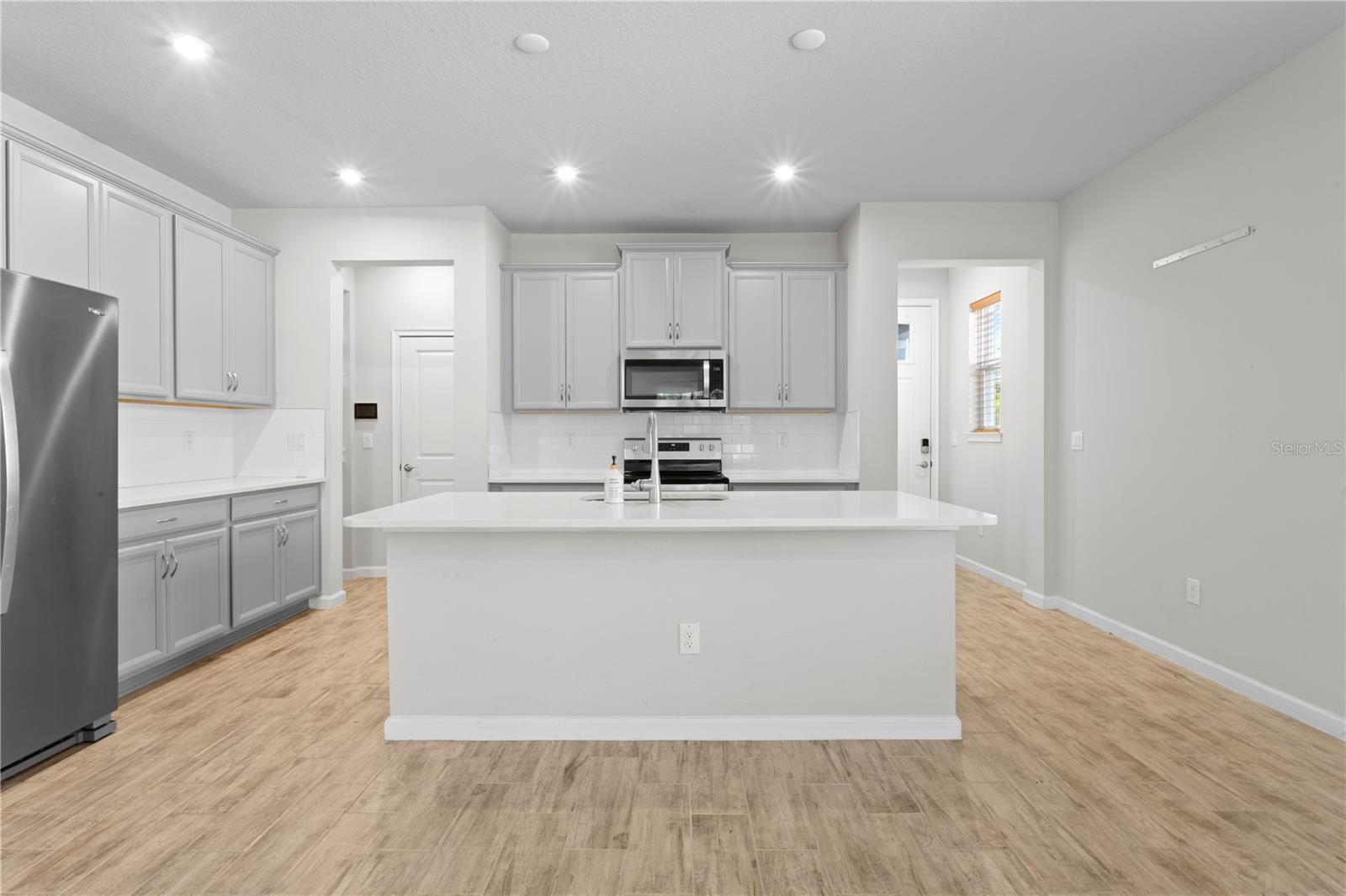 Image 8 of 44 For 8519 Primrose Willow Place