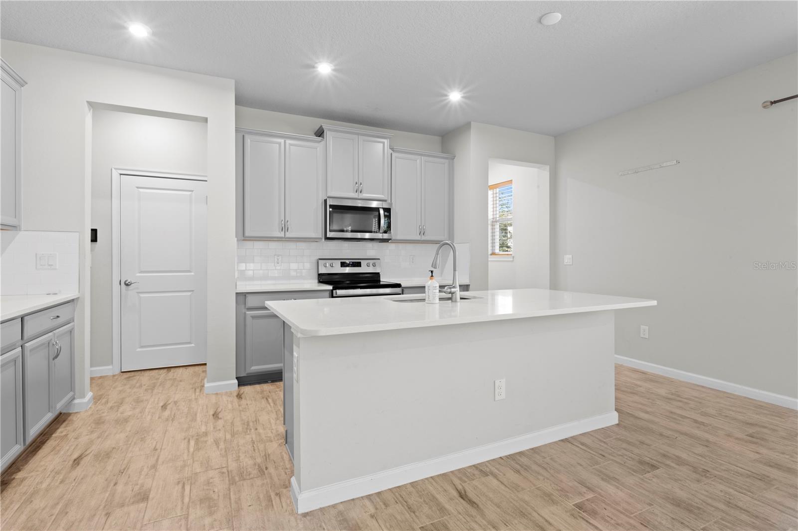 Image 9 of 44 For 8519 Primrose Willow Place