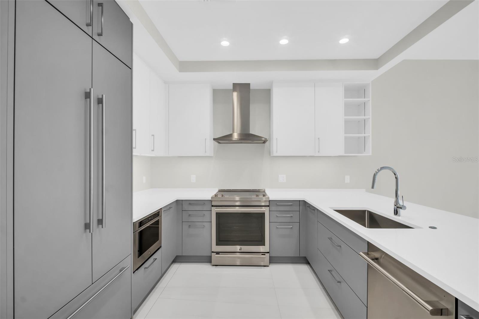 Listing photo id 9 for 275 1st Avenue S 3304