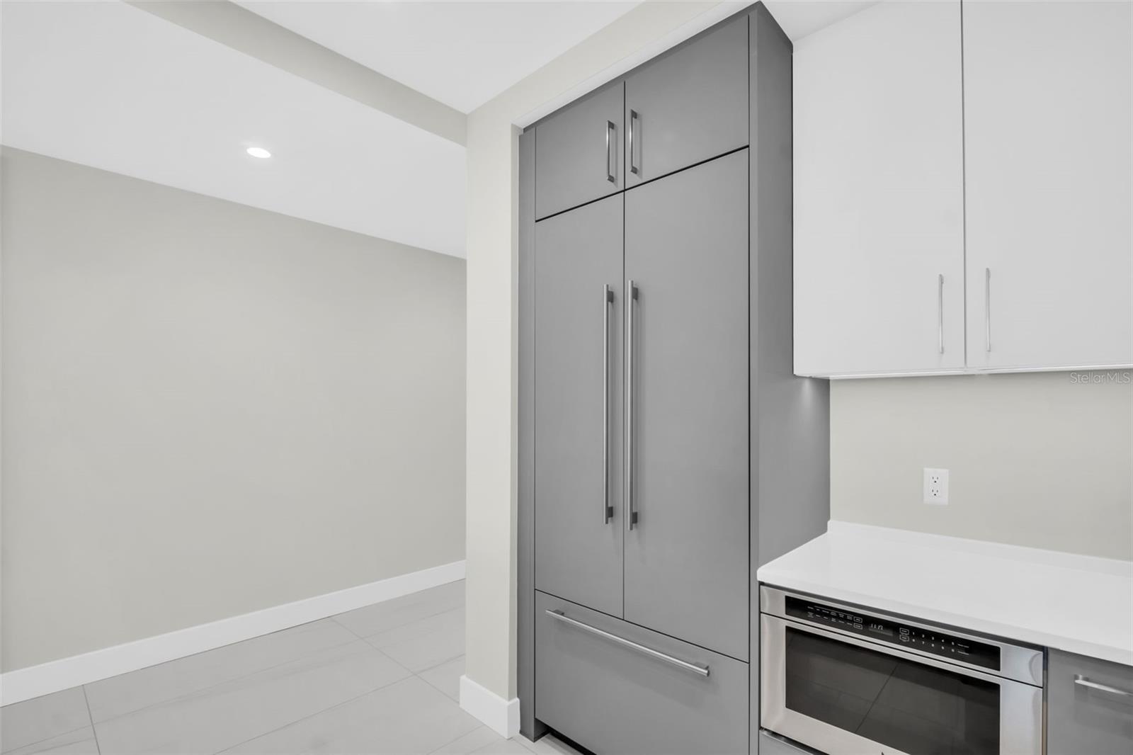 Listing photo id 11 for 275 1st Avenue S 3304