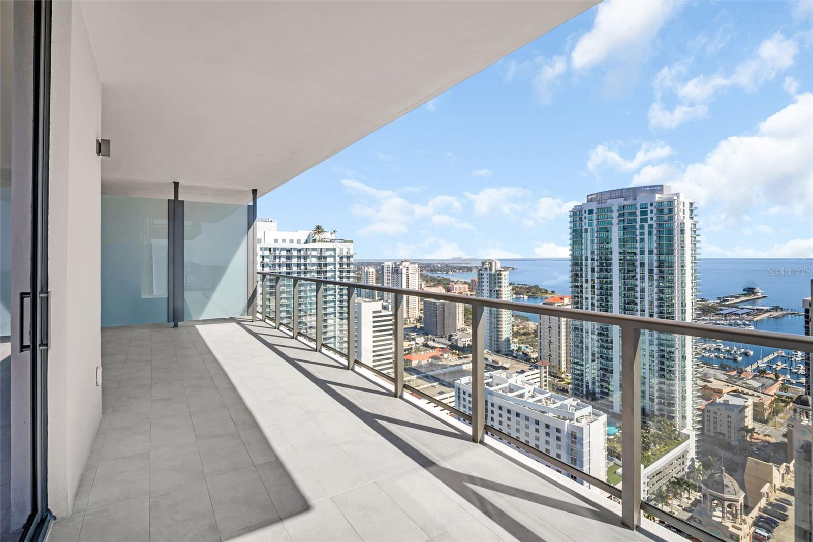 Listing photo id 16 for 275 1st Avenue S 3304