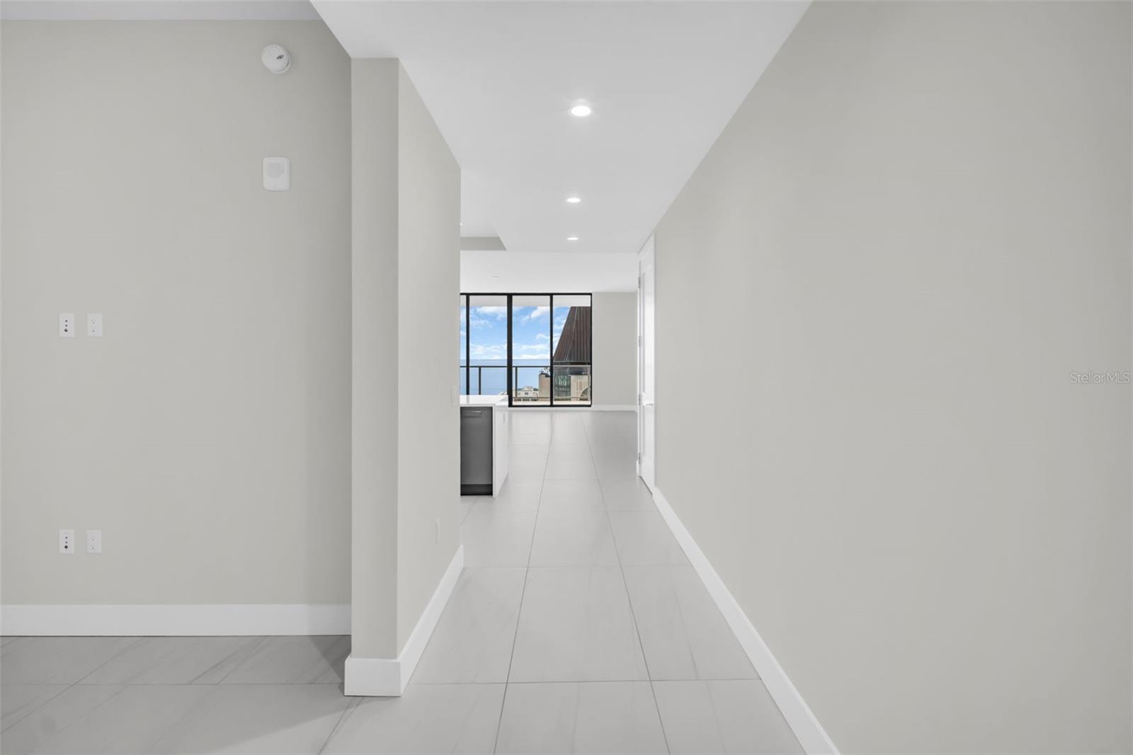 Listing photo id 0 for 275 1st Avenue S 3304