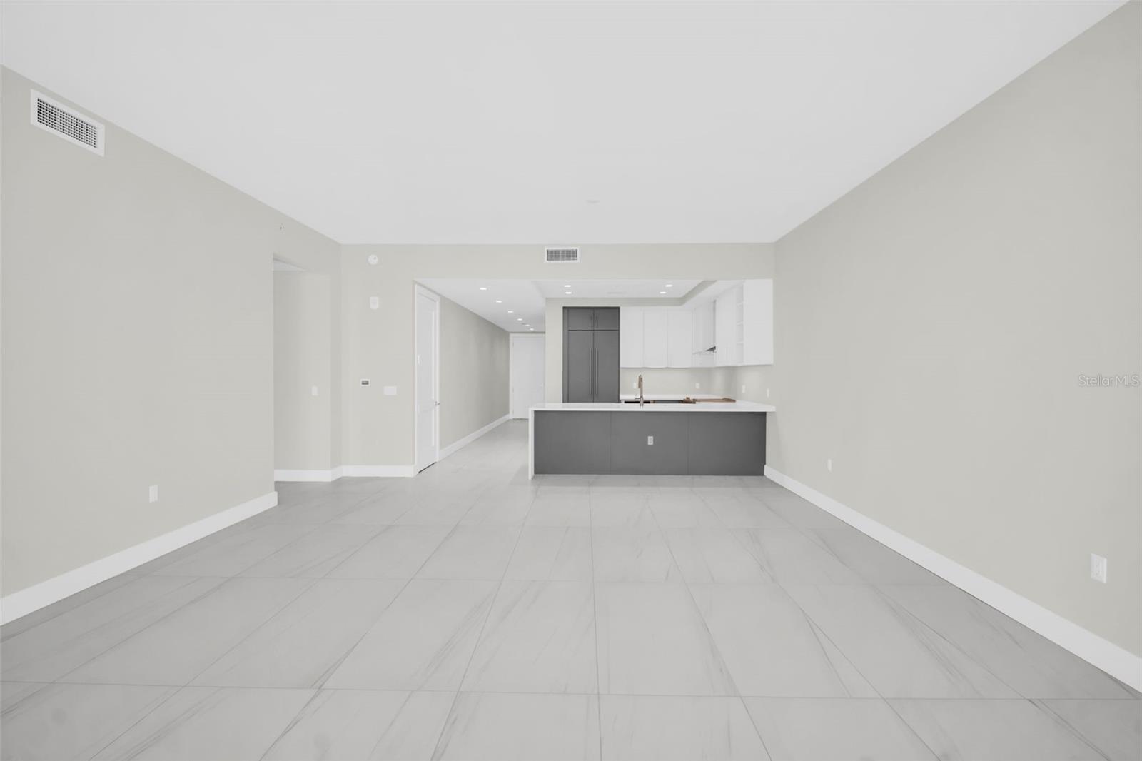 Listing photo id 18 for 275 1st Avenue S 3304