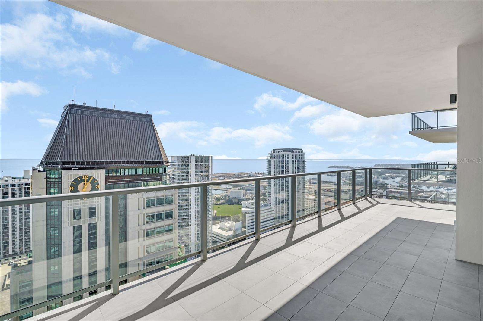 Listing photo id 19 for 275 1st Avenue S 3304