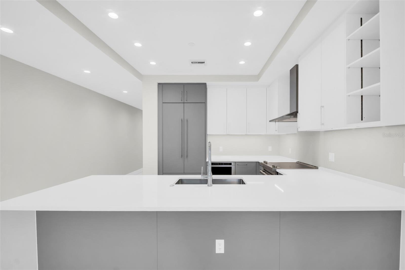 Listing photo id 21 for 275 1st Avenue S 3304