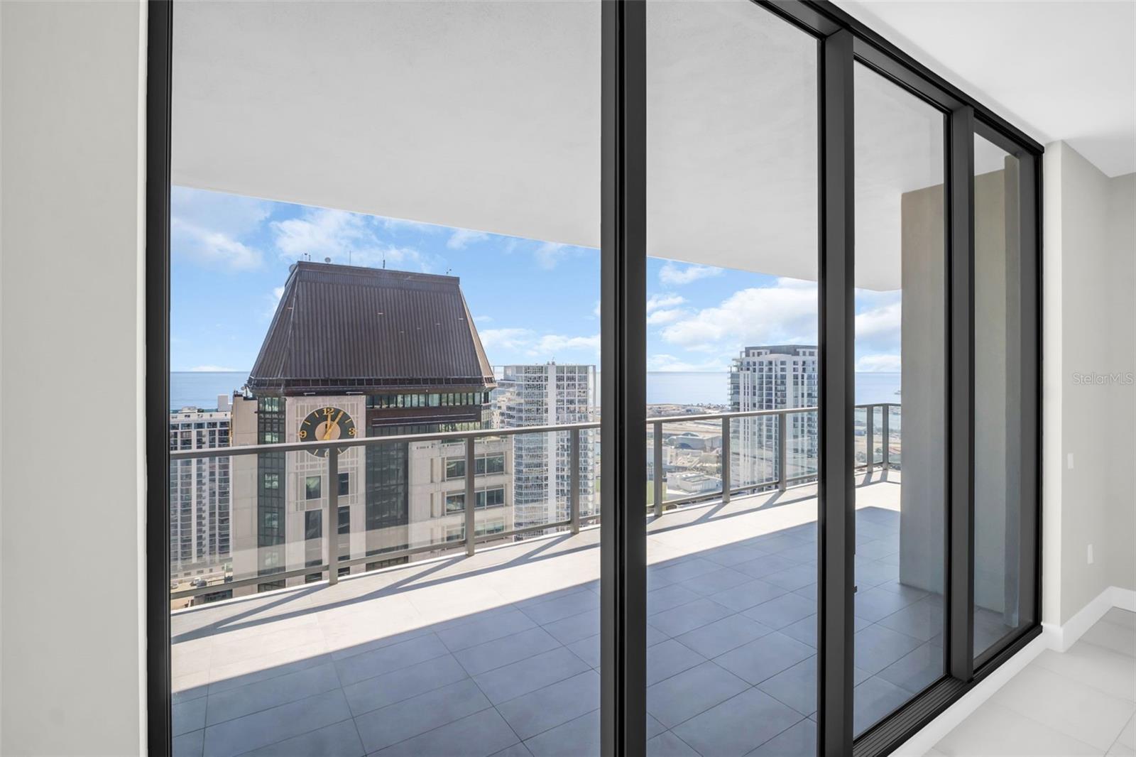 Listing photo id 22 for 275 1st Avenue S 3304