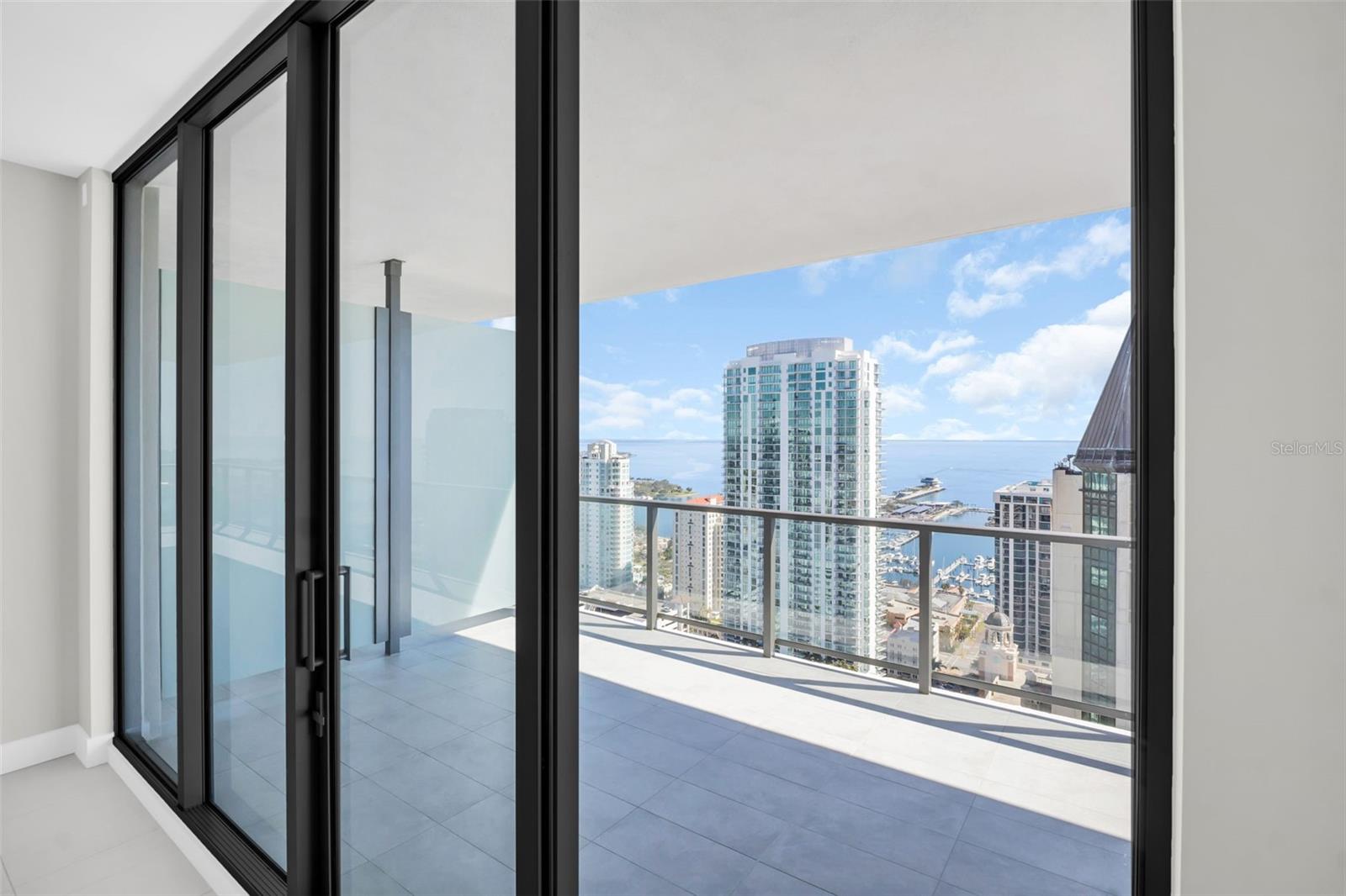 Listing photo id 23 for 275 1st Avenue S 3304