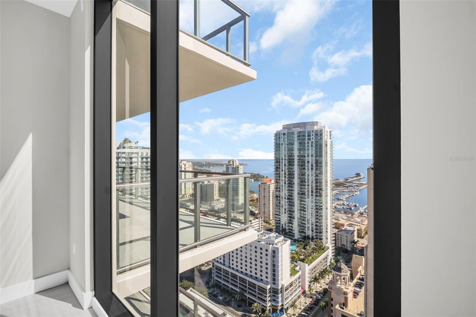 Listing photo id 26 for 275 1st Avenue S 3304