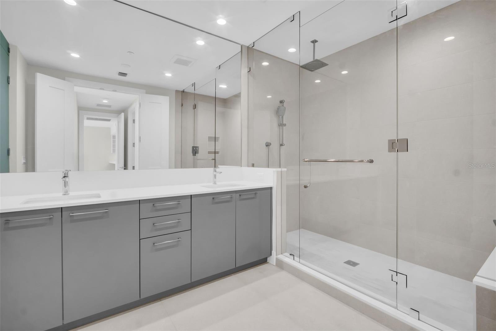 Listing photo id 29 for 275 1st Avenue S 3304