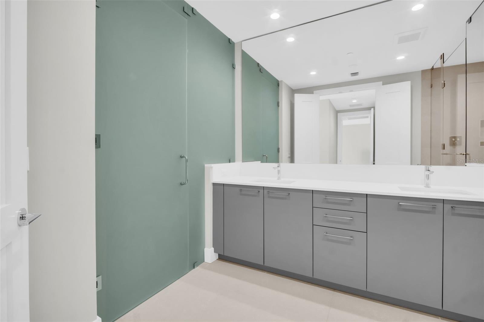 Listing photo id 30 for 275 1st Avenue S 3304