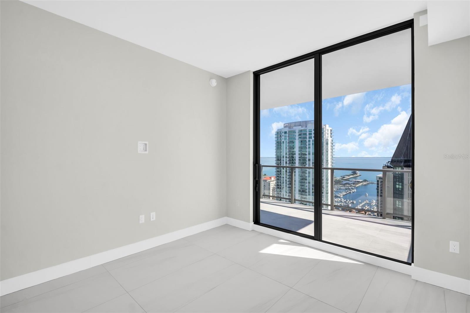 Listing photo id 40 for 275 1st Avenue S 3304