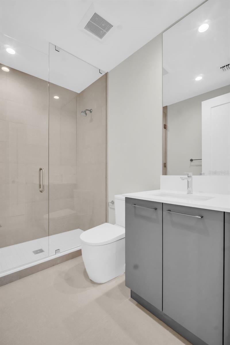 Listing photo id 44 for 275 1st Avenue S 3304